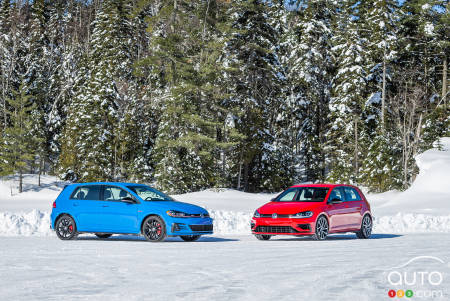 Comparison: 2019 Volkswagen Golf GTI vs 2019 Golf R … on the Ice!